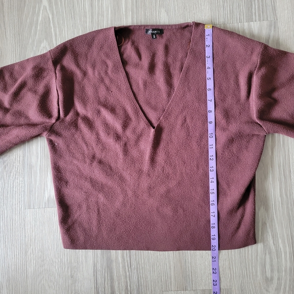 Dynamite Brown V-Neck Sweater Size Medium - Picture 4 of 7